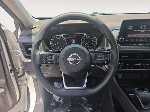 Used 2023 Nissan Rogue SV FWD image 12