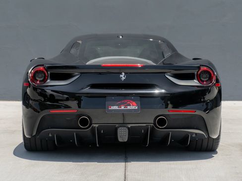 Used 2018 Ferrari 488 GTB RWD image 8