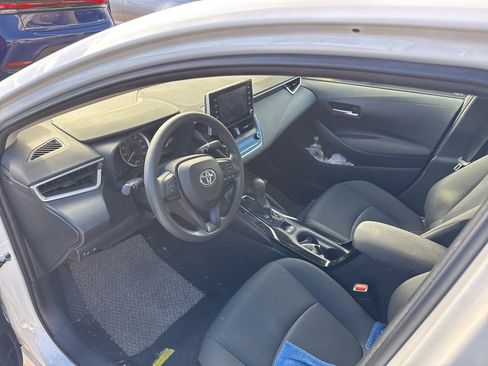 Used 2020 Toyota Corolla LE image 6