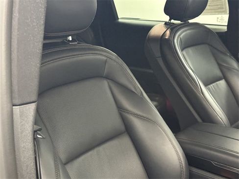 Used 2024 Lincoln Nautilus Premier w/ Jet Appearance Package image 10