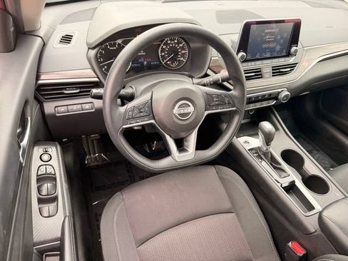 Used 2025 Nissan Altima 2.5 SV FWD image 17