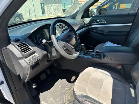 Used 2017 Ford Explorer XLT w/ Equipment Group 202A FWD image 6