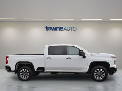 Used 2025 Chevrolet Silverado 2500 Custom w/ Z71 Off-Road Package AWD/4WD image 6