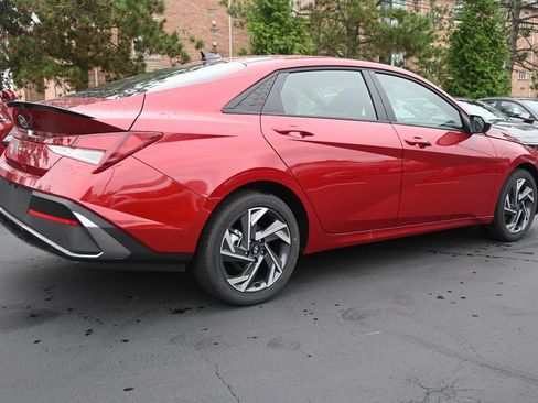 Certified 2025 Hyundai Elantra Sport image 8