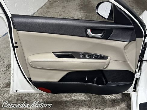 Used 2017 Kia Optima Premium FWD image 17