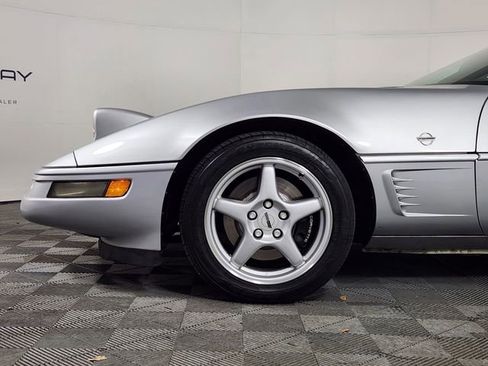 Used 1996 Chevrolet Corvette Coupe RWD image 9