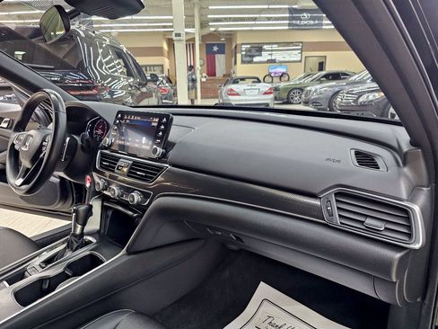 Used 2018 Honda Accord Sport image 20