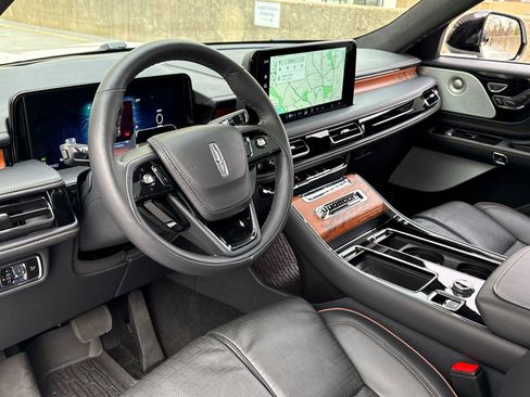 New 2025 Lincoln Aviator Black Label w/ Black Label Special Edition AWD/4WD image 15