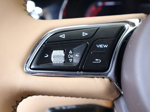 Used 2025 Bentley Bentayga Extended Wheelbase AWD/4WD image 24