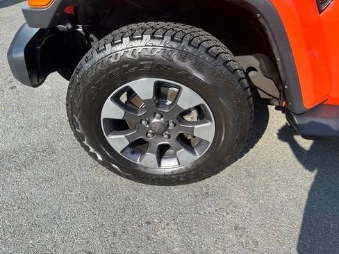 Used 2018 Jeep Wrangler Unlimited Sahara AWD/4WD image 13