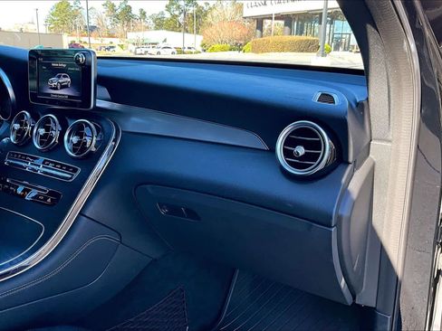 Used 2019 Mercedes-Benz GLC 300 image 18