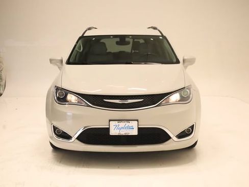 Used 2019 Chrysler Pacifica Touring-L Plus w/ Tire & Wheel Group FWD image 3