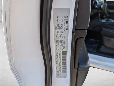 Used 2020 Jeep Grand Cherokee Altitude image 26