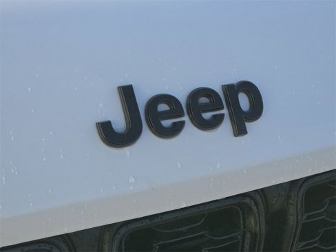 Used 2025 Jeep Grand Cherokee L Altitude image 32