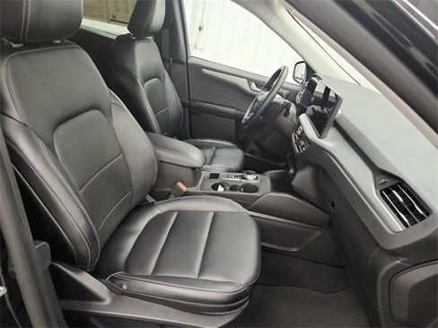 Used 2025 Ford Escape Platinum image 40