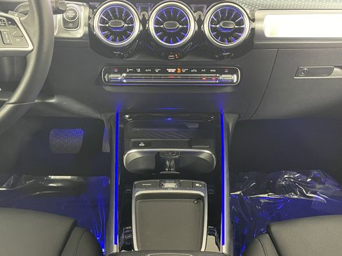 Used 2025 Mercedes-Benz GLB 250 image 18