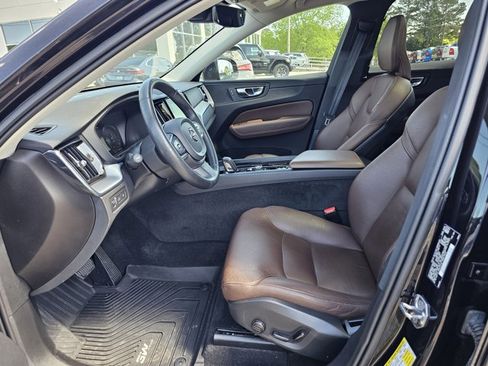 Used 2020 Volvo XC60 T8 Momentum w/ Premium Package AWD/4WD image 18