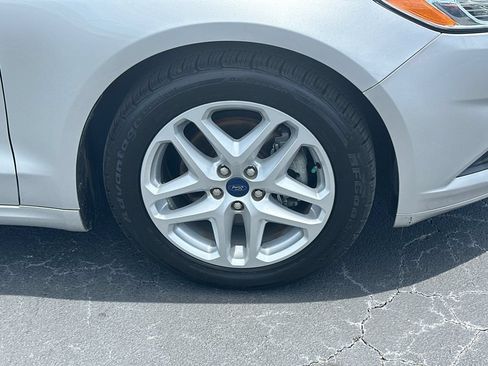 Used 2015 Ford Fusion SE FWD image 12