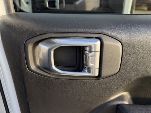 Used 2024 Jeep Wrangler Unlimited Rubicon image 34