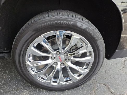 Used 2021 GMC Yukon Denali w/ Denali Premium Package image 21