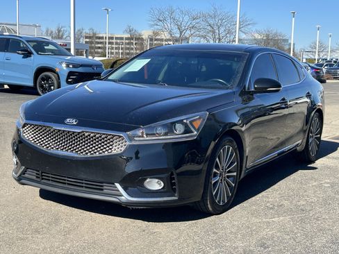 Used 2017 Kia Cadenza Premium w/ Luxury Package image 3