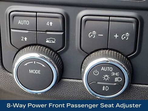 Used 2025 Chevrolet Suburban Premier AWD/4WD image 9