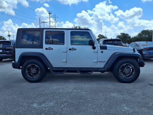 Used 2009 Jeep Wrangler Unlimited X RWD image 9