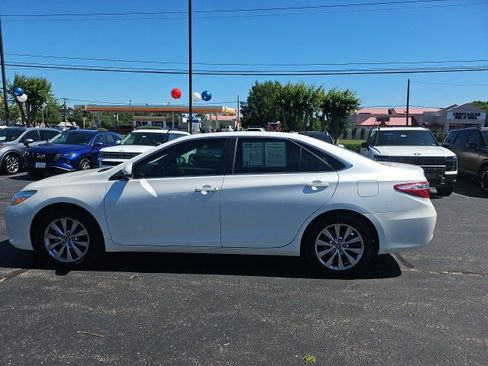 Used 2017 Toyota Camry XLE w/ Moonroof Package FWD image 1