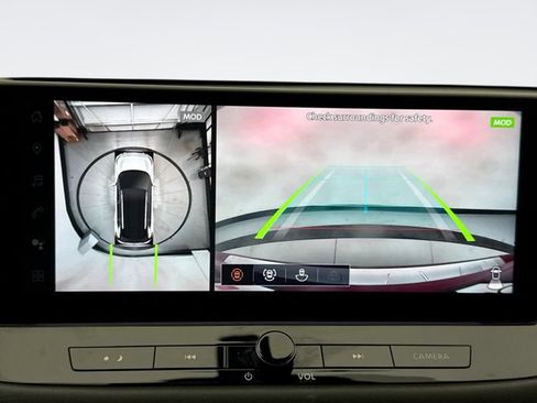 Used 2025 Nissan Rogue SL w/ Tech Package image 15