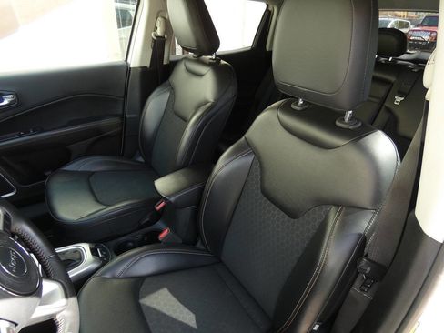 Used 2019 Jeep Compass Latitude AWD/4WD image 11