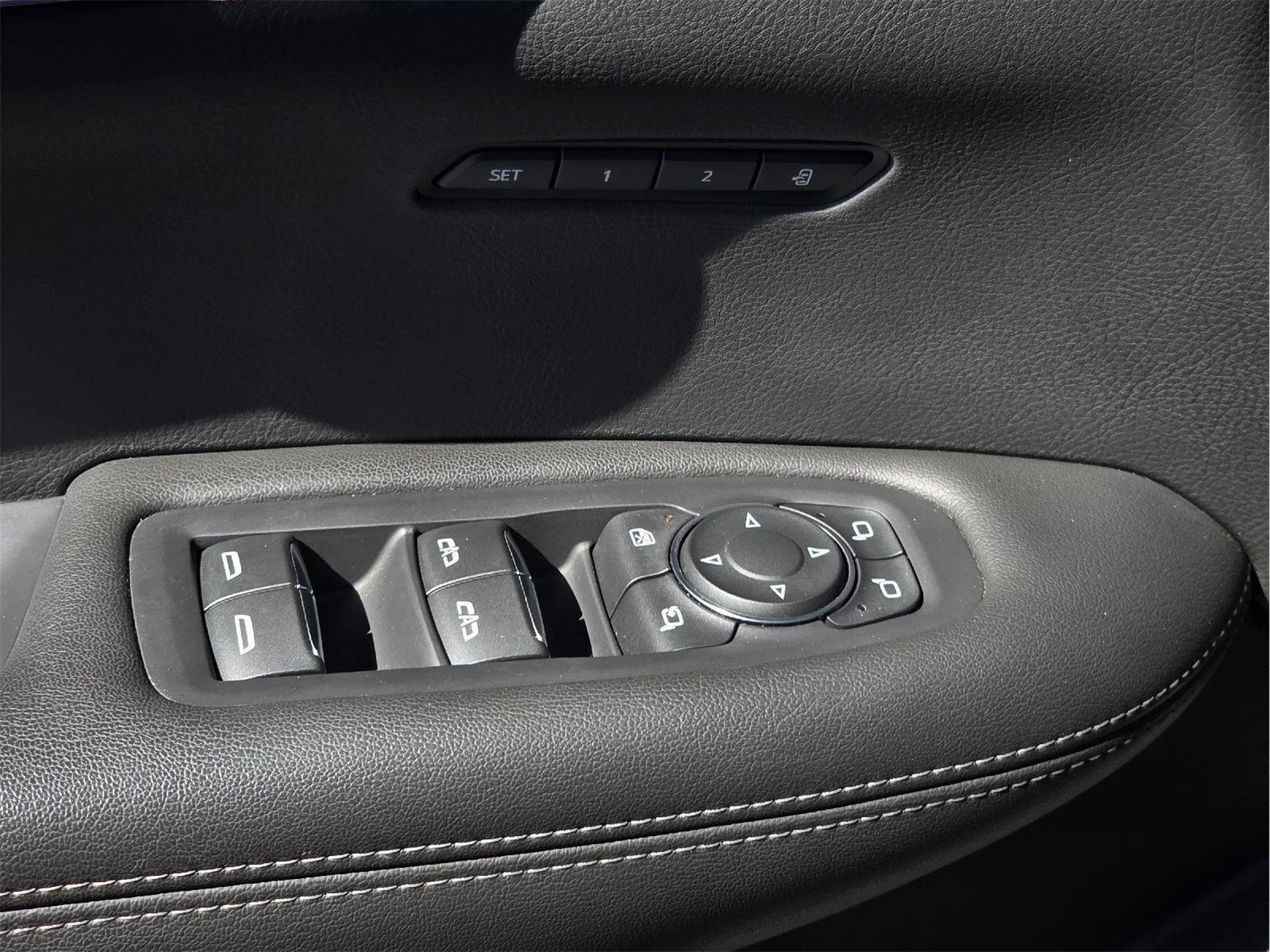 Used 2024 Cadillac XT6 Luxury w/ LPO, Floor Liner Package FWD image 25