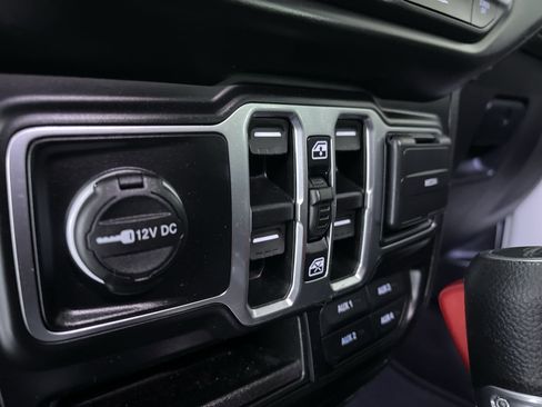 Used 2023 Jeep Gladiator Willys AWD/4WD image 14