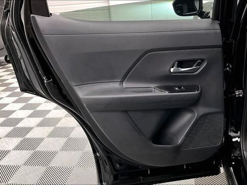New 2026 Nissan Kicks SV w/ SV Premium Package FWD image 32