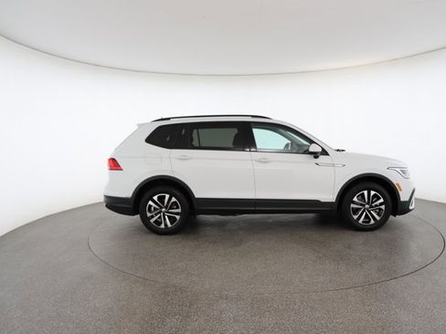 Used 2021 Volkswagen Tiguan SE R-Line image 22