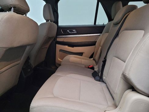 Used 2019 Ford Explorer XLT FWD image 18