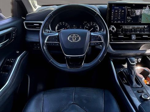 Used 2021 Toyota Highlander Platinum image 5