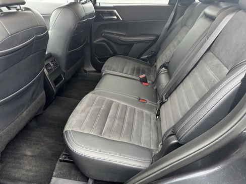 Used 2024 Mitsubishi Outlander SE image 6