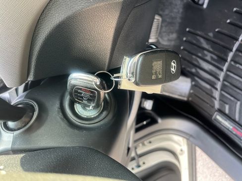 Used 2018 Hyundai Santa Fe SE FWD image 27