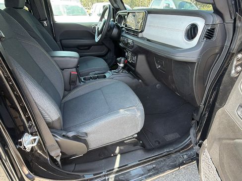 Used 2025 Jeep Wrangler Sahara w/ Safety Group image 19