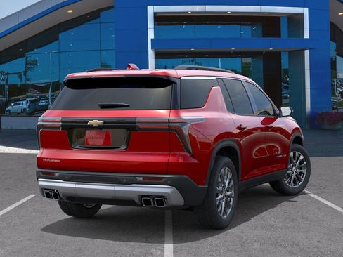New 2026 Chevrolet Traverse LT w/ Sun and Wheel Package FWD image 32