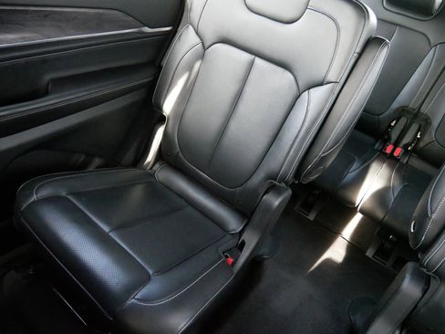 Used 2021 Jeep Grand Cherokee L Overland w/ Luxury Tech Group IV image 12