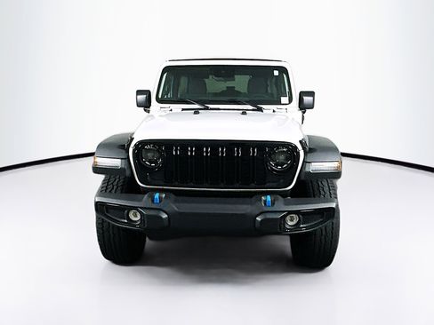 Used 2024 Jeep Wrangler Willys image 2