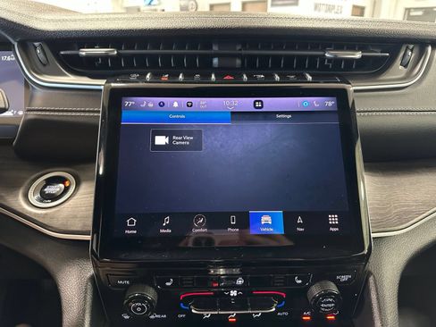 Used 2024 Jeep Grand Cherokee Limited RWD image 28