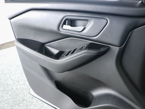 Used 2024 Nissan Rogue SV FWD image 21