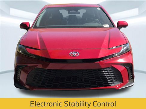 Used 2025 Toyota Camry SE FWD image 11