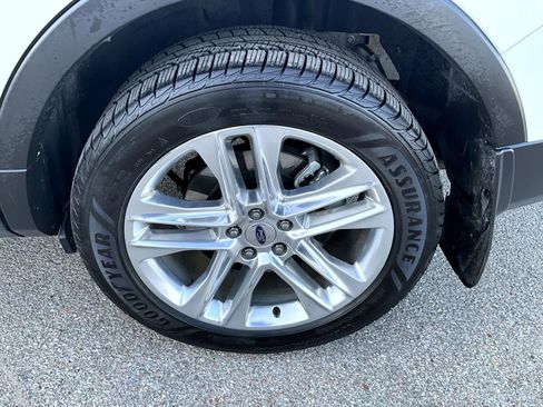 Used 2017 Ford Explorer XLT w/ Equipment Group 202A AWD/4WD image 25