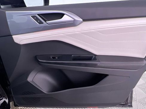 Used 2025 Volkswagen Taos SEL image 28