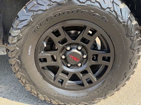 Used 2011 Toyota FJ Cruiser 4WD w/ Convenience Pkg image 16