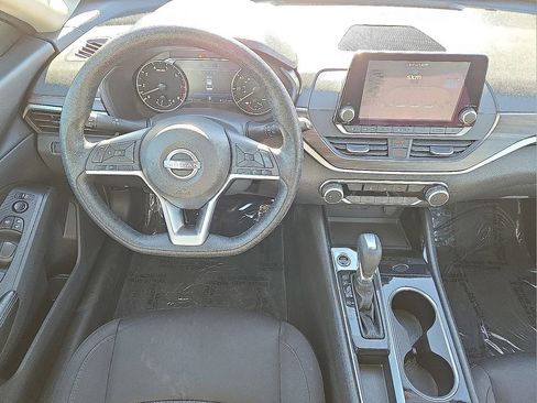 Used 2024 Nissan Altima 2.5 SV image 19