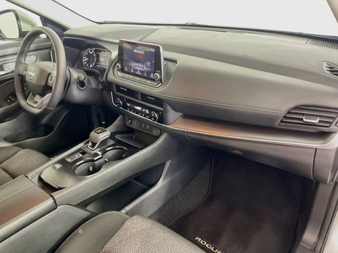 Used 2025 Nissan Rogue SV FWD image 28